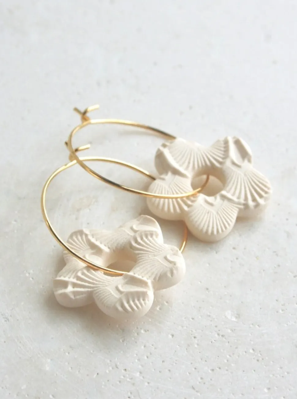 Earrings^BOUCLE D'OR Flower Hoop Earrings - Ivory