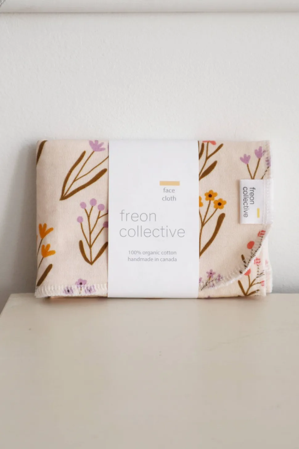 Household Linen^FREON COLLECTIVE Organic Cotton Facial Glove - Cream Bouquets